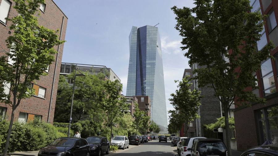 La BCE si assume la responsabilità di tenere unito l'euro