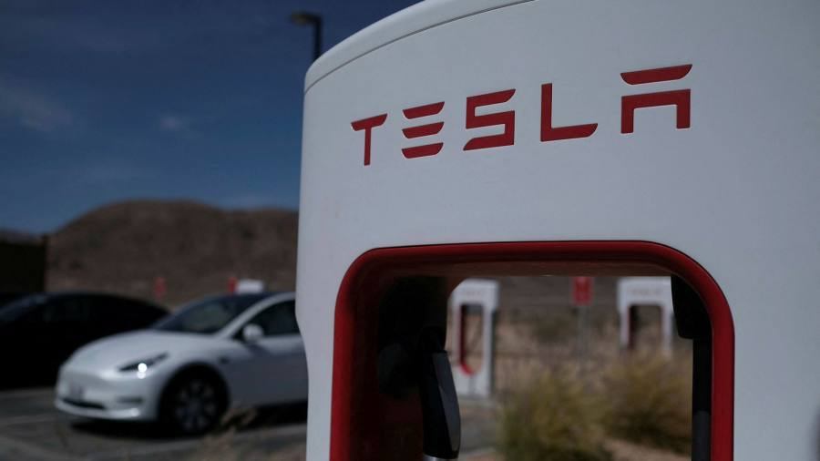 Tesla propone un frazionamento azionario tre a uno