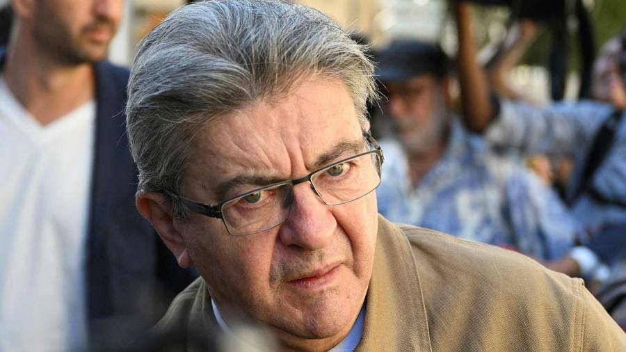 L'alleanza di sinistra fa bella mostra di sé al primo turno nelle elezioni francesi