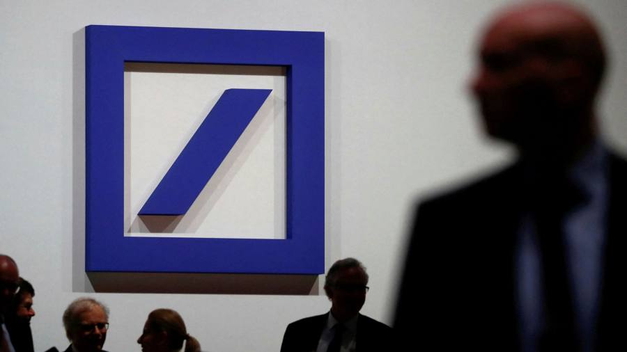 Deutsche Bank installa app sui telefoni dei banchieri per tenere traccia dei messaggi privati