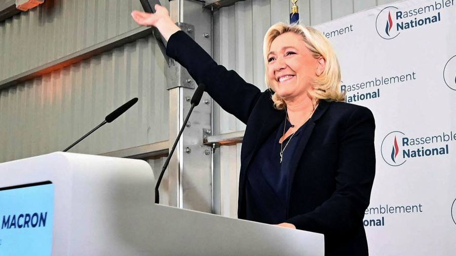 La svolta elettorale rimette in gioco il leader di estrema destra Marine Le Pen