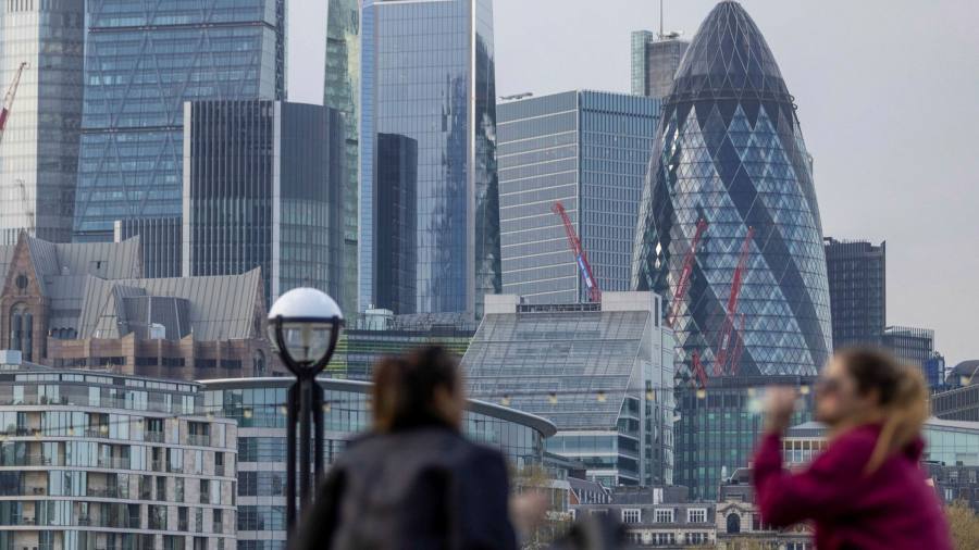 La cooperazione tra i servizi finanziari del Regno Unito e l'UE è stata colpita dalla lite con l'Irlanda del Nord