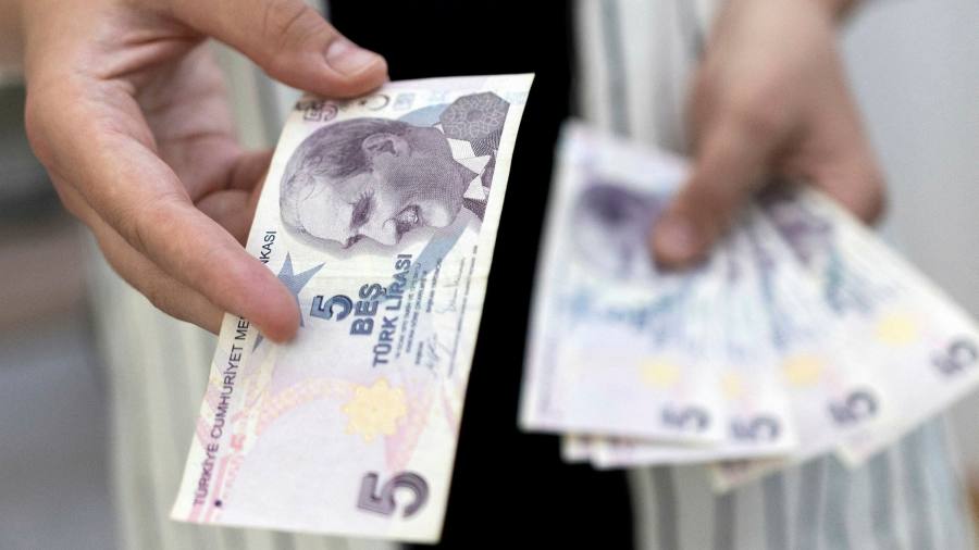 L'autorità bancaria turca limita i prestiti in lire per le aziende che detengono valuta estera