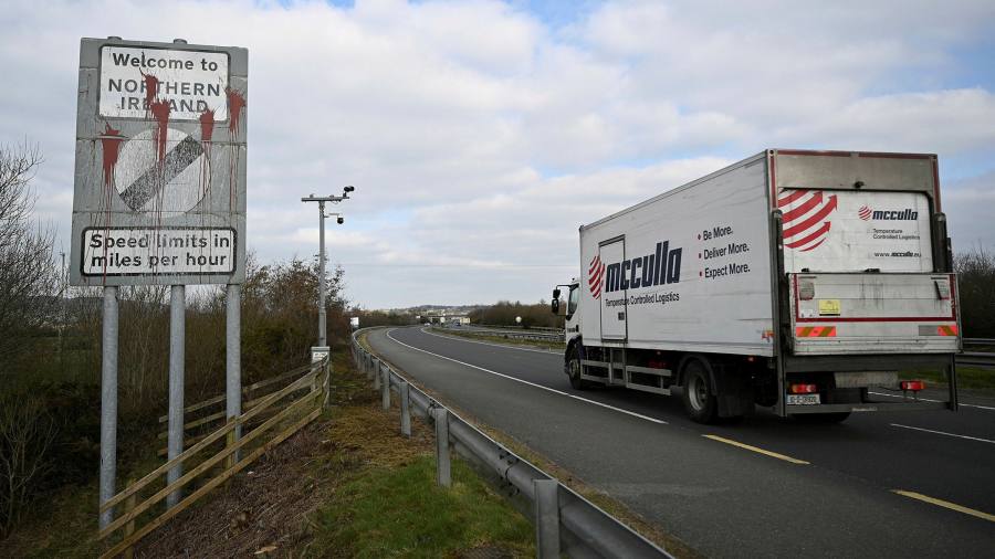 Liz Truss: abbiamo il dovere di risolvere i problemi del protocollo dell'Irlanda del Nord