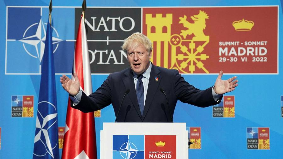 Boris Johnson promette di aumentare la spesa militare del Regno Unito al 2,5% del PIL entro la fine del decennio