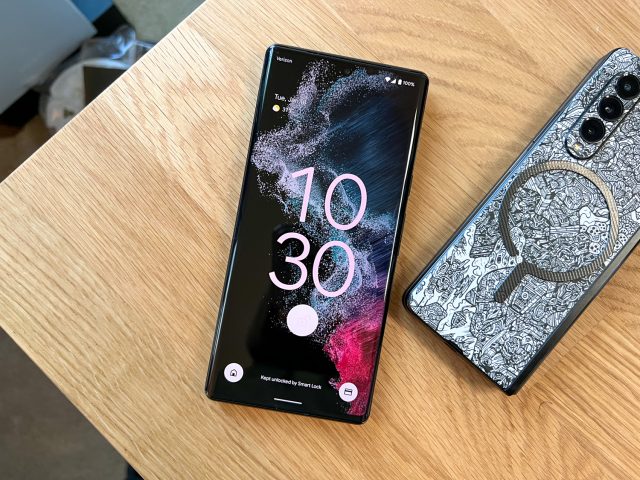 How to add widgets to your Android lockscreen