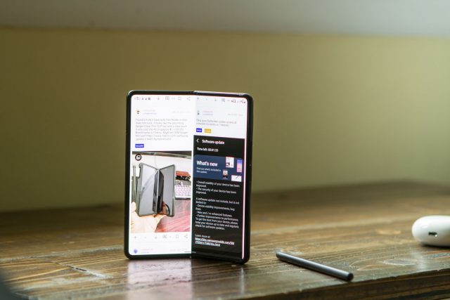 New images of the Samsung Galaxy Z Fold 4’s crease has surfaced