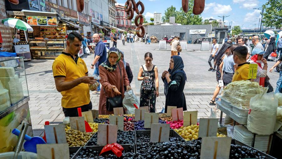 Erdoğan aumenta il salario minimo della Turchia per la seconda volta in sei mesi