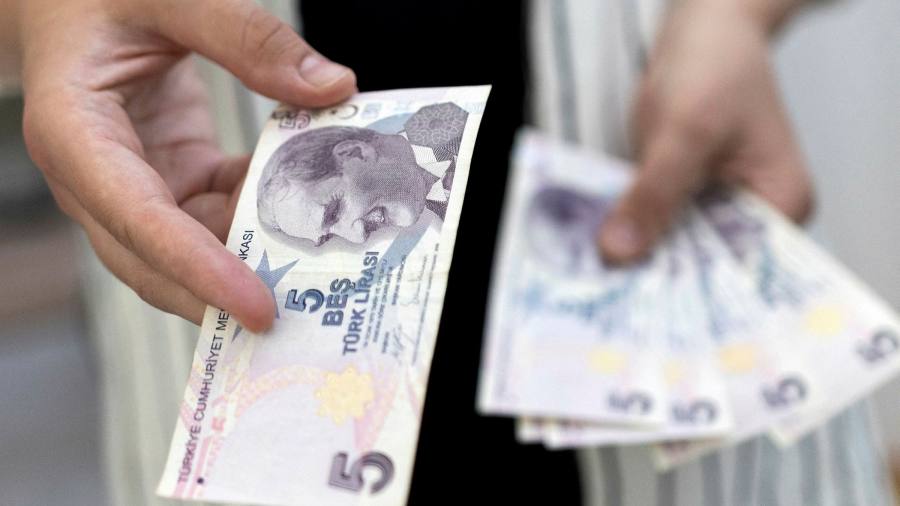 Gli investitori prelevano $ 50 miliardi dai fondi obbligazionari dei mercati emergenti nel 2022