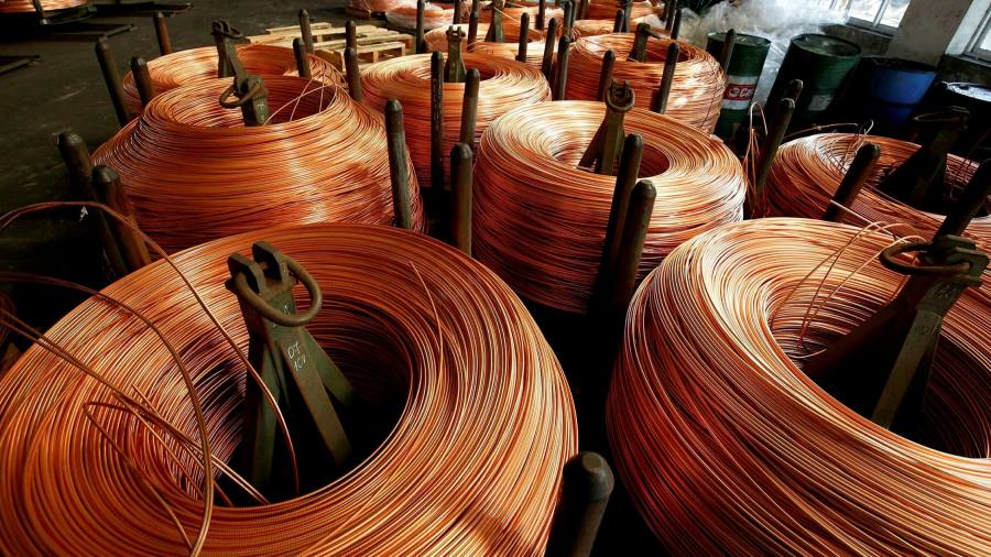 Il crollo delle merci confonde un quadro già complesso