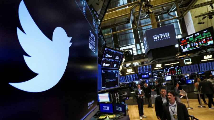 Musk scatena una tempesta legale su Twitter