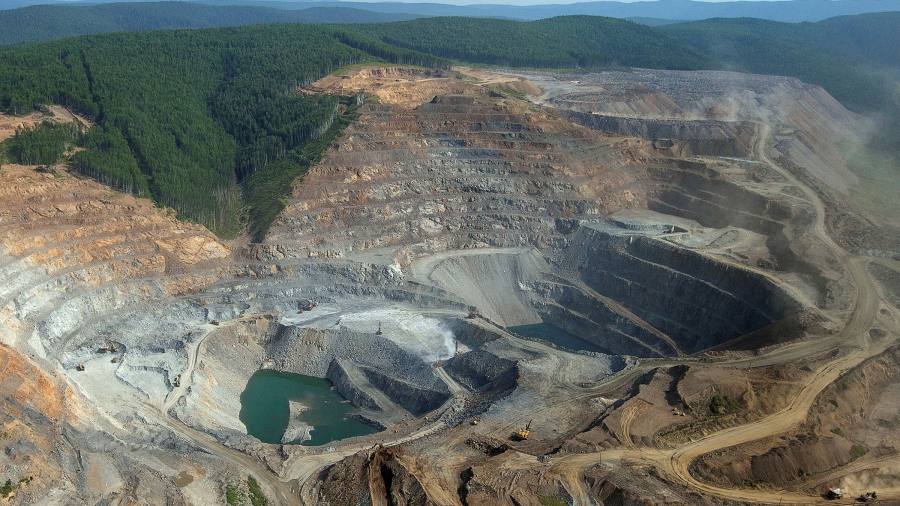 Azioni di Petropavlovsk sospese dopo che i minatori indebitati hanno presentato file per l'amministrazione