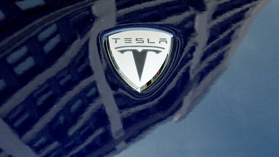 Il capo del team di pilota automatico di Tesla annuncia la partenza