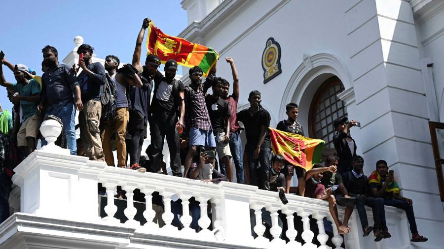 I guai dello Sri Lanka sono un avvertimento per le altre nazioni in via di sviluppo