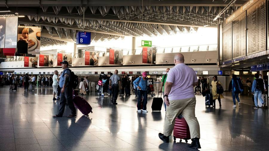 La montagna di debiti da miliardi di dollari rappresenta una minaccia invisibile per le compagnie aeree