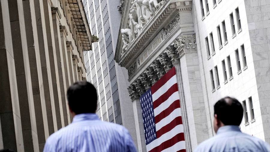 Gli investitori avvertono di un incombente declassamento delle previsioni sugli utili statunitensi ed europee