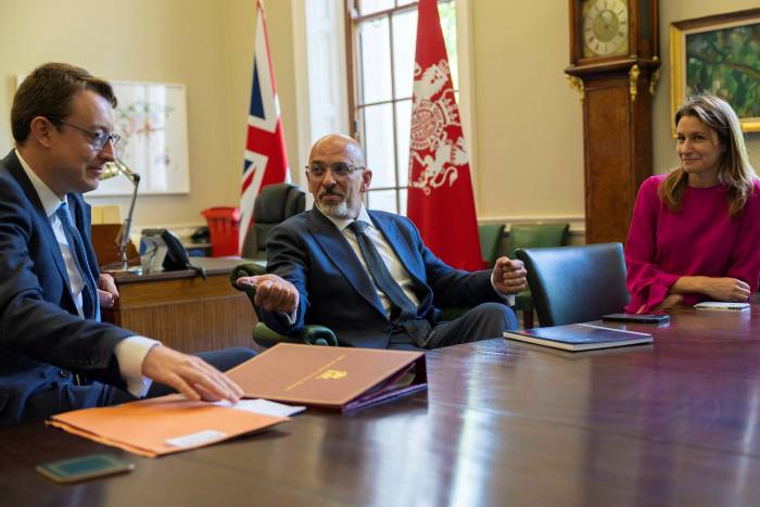 Nadhim Zahawi presiede un incontro con Andrew Bailey