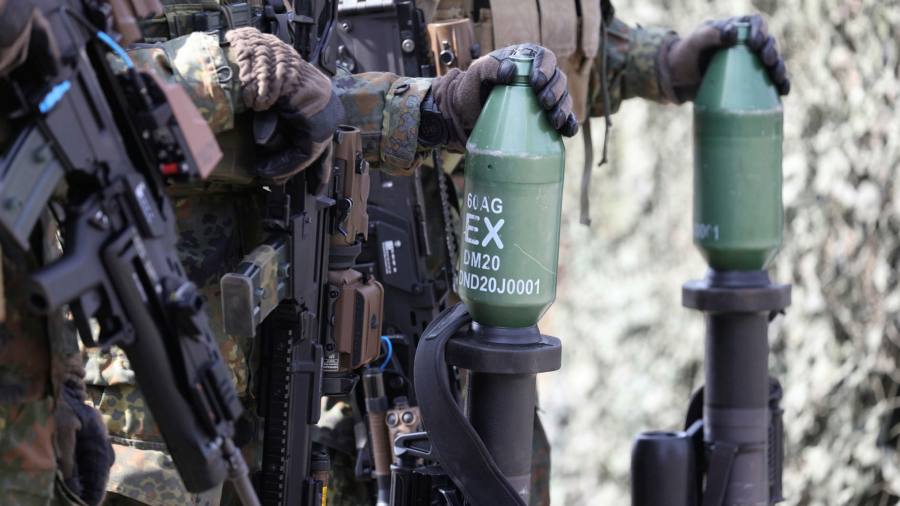 Bruxelles prevede di finanziare per la prima volta l'approvvigionamento congiunto di armi dell'UE