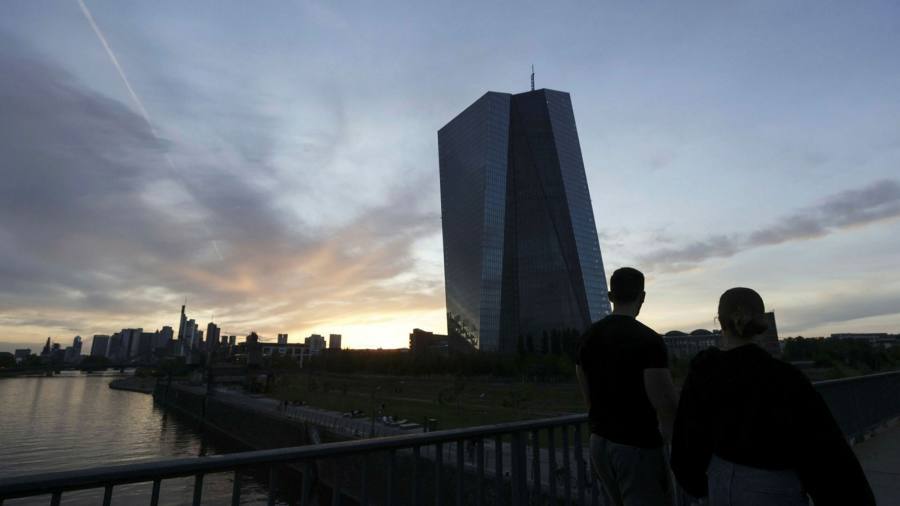 I rally dell'euro mentre i trader si preparano agli aumenti dei tassi della banca centrale