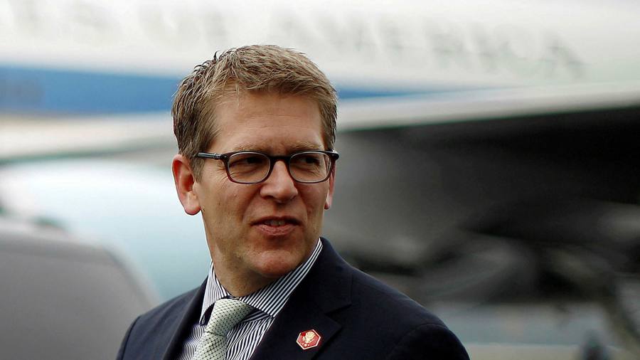 Airbnb assume l'ex segretario stampa della Casa Bianca Jay Carney da Amazon