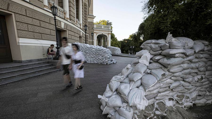 Odesa ridotta a un silenzio inquietante mentre la città portuale subisce il paralizzante blocco russo