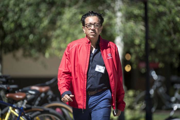 Rajeev Misra passeggia fuori a Sun Valley, Idaho