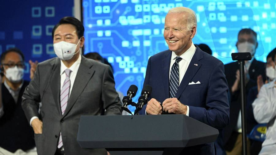 Samsung e SK Hynix riconsiderano l'esposizione alla Cina dopo l'atto sui chip statunitensi