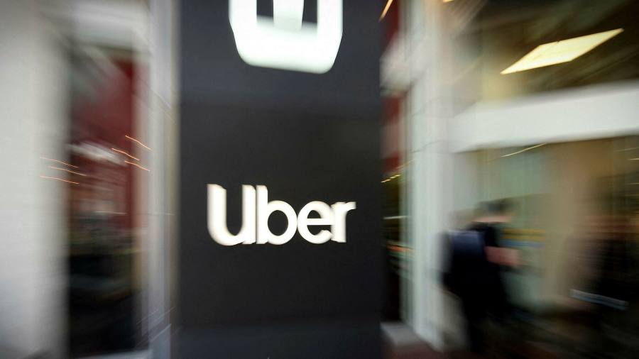 Uber segnala per la prima volta un flusso di cassa positivo
