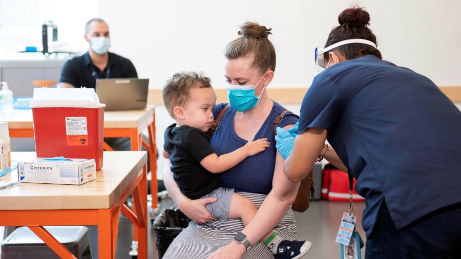 L'autorità di regolamentazione dell'UE attende i dati del processo prima della decisione sul Covid jab contro Omicron