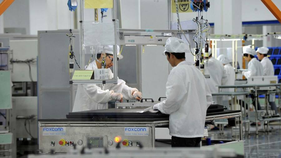 I funzionari della sicurezza di Taiwan vogliono che Foxconn rilasci la partecipazione nel produttore di chip cinese