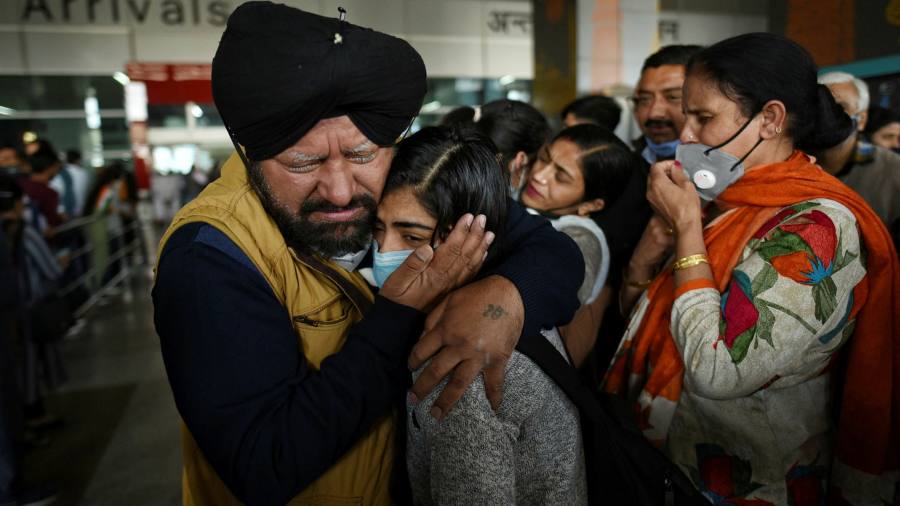 La guerra in Ucraina lascia gli studenti indiani bloccati e alla disperata ricerca di laureati