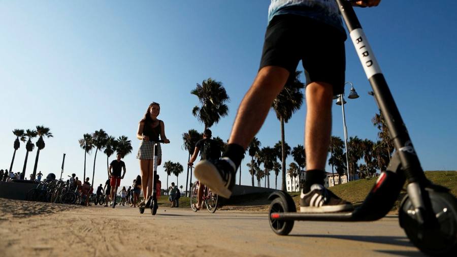 Scooter/Bird: la mania della mobilità si schianta contro il cordolo