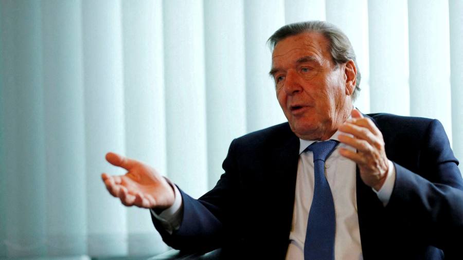 Gerhard Schröder fa causa al parlamento tedesco per aver chiuso il suo ufficio