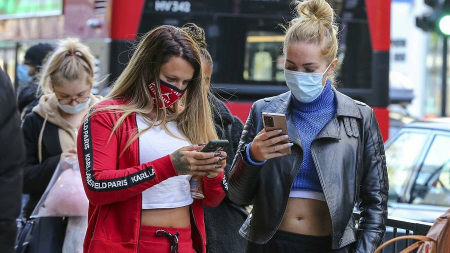 I giovani adulti del Regno Unito trascorrono più tempo su TikTok che a guardare la TV