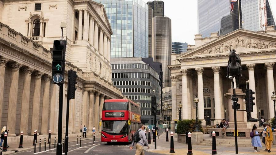 I prezzi delle azioni e delle obbligazioni scendono in base alle aspettative di tassi di interesse più elevati