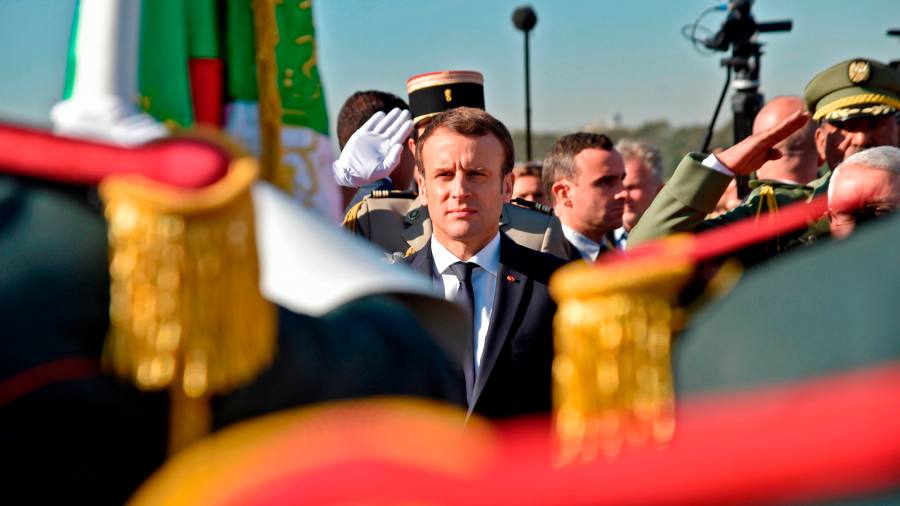 Emmanuel Macron cerca di ripristinare i rapporti Francia-Algeria