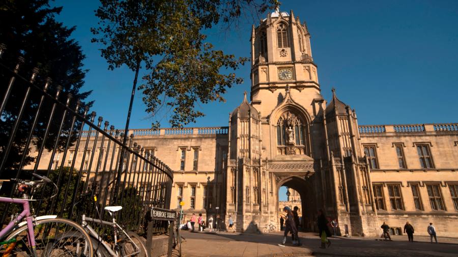 Il fondo di dotazione di 6 miliardi di sterline di Oxford è stato colpito dall'esodo del personale