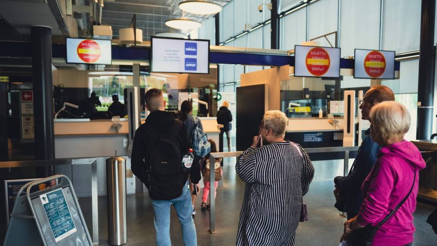 Perché l'UE è divisa sul divieto di turisti russi