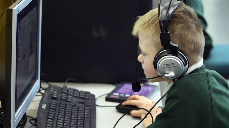 Le società di tecnologia informatica che infrangono le leggi sui dati del Regno Unito, affermano gli attivisti sulla privacy