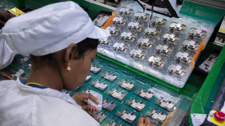 Bruxelles propone norme severe sulla disponibilità dei pezzi di ricambio degli smartphone