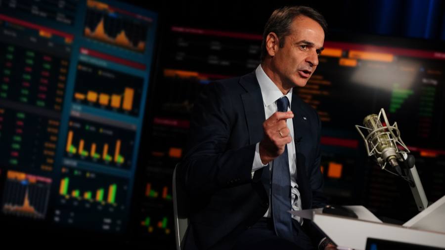 I casi di intercettazioni telefoniche greche accendono il fuoco su Mitsotakis