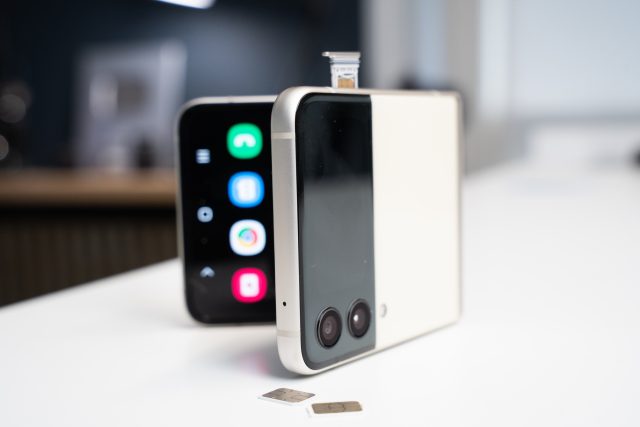 The Galaxy Z Flip 4 will be more expensive than the Flip 3