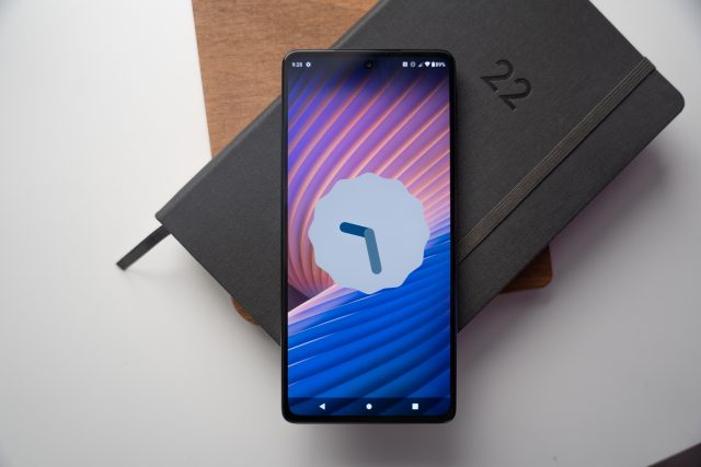 These are the Motorola phones that will receive the Android 13 update