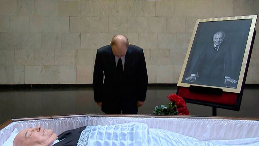 Putin smantella l'"ingenuo" eredità di libertà di Gorbaciov