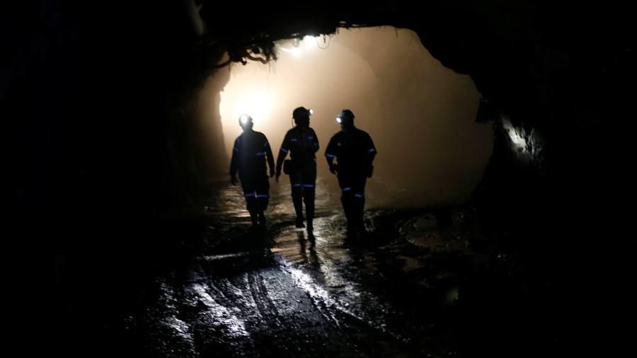 Petra Diamonds riprenderà i dividendi mentre le sanzioni russe aiutano ad aumentare i prezzi