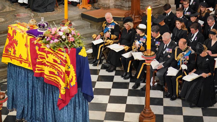 Il funerale di stato della regina Elisabetta segna il culmine del lutto nazionale
