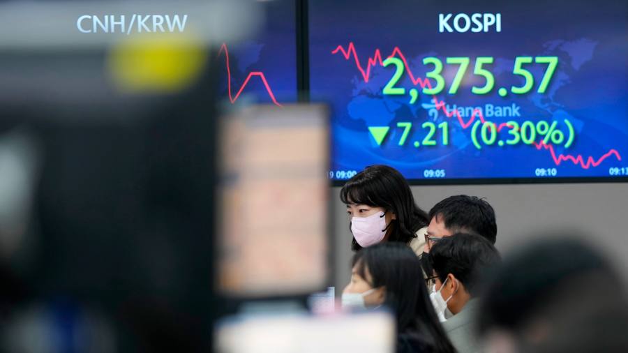 I futures sulle azioni statunitensi scivolano e i rendimenti dei Treasury salgono in vista della riunione chiave della Fed