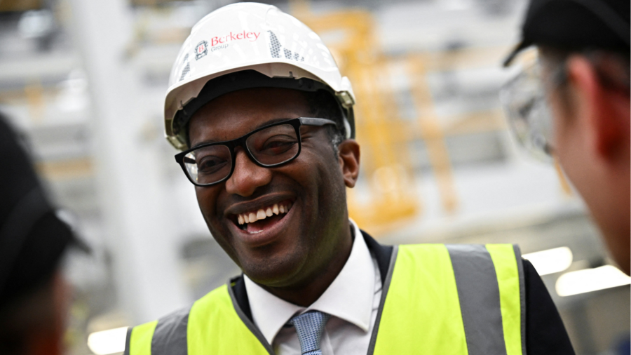 Gli omaggi fiscali di Kwarteng si estendono sia alle famiglie che alle imprese