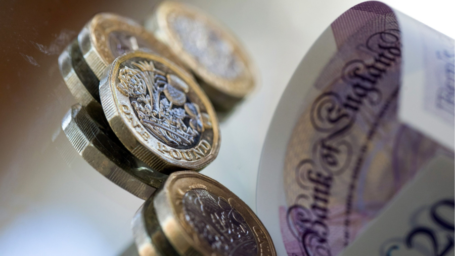 L'allarme mercato mette alla prova la volontà di Kwarteng