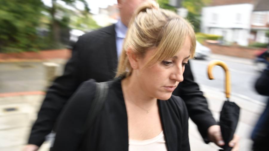 Instagram ha consentito immagini di autolesionismo in modo che le persone potessero "chiedere aiuto", secondo l'inchiesta